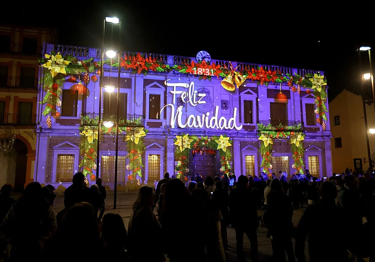 La plaza de la Corredera volverá a lucir un videomapping por Navidad: el Ayuntamiento inicia los preparativos