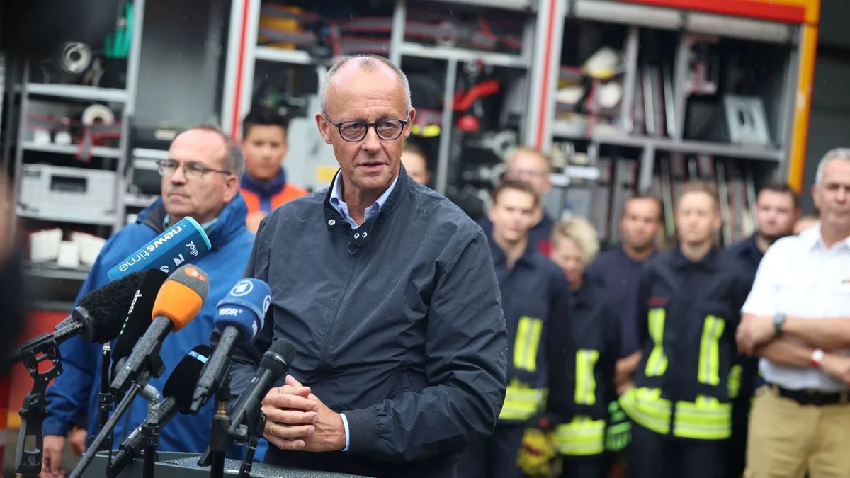In WDR-Talkshow: Reul verteidigt Merz nach Kritik an spätem Waldbrand-Besuch