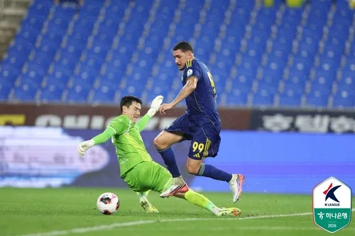 '야고 멀티골＋강상우 첫골' 울산, 김천에 3-1 승리…3연패 탈출(종합)