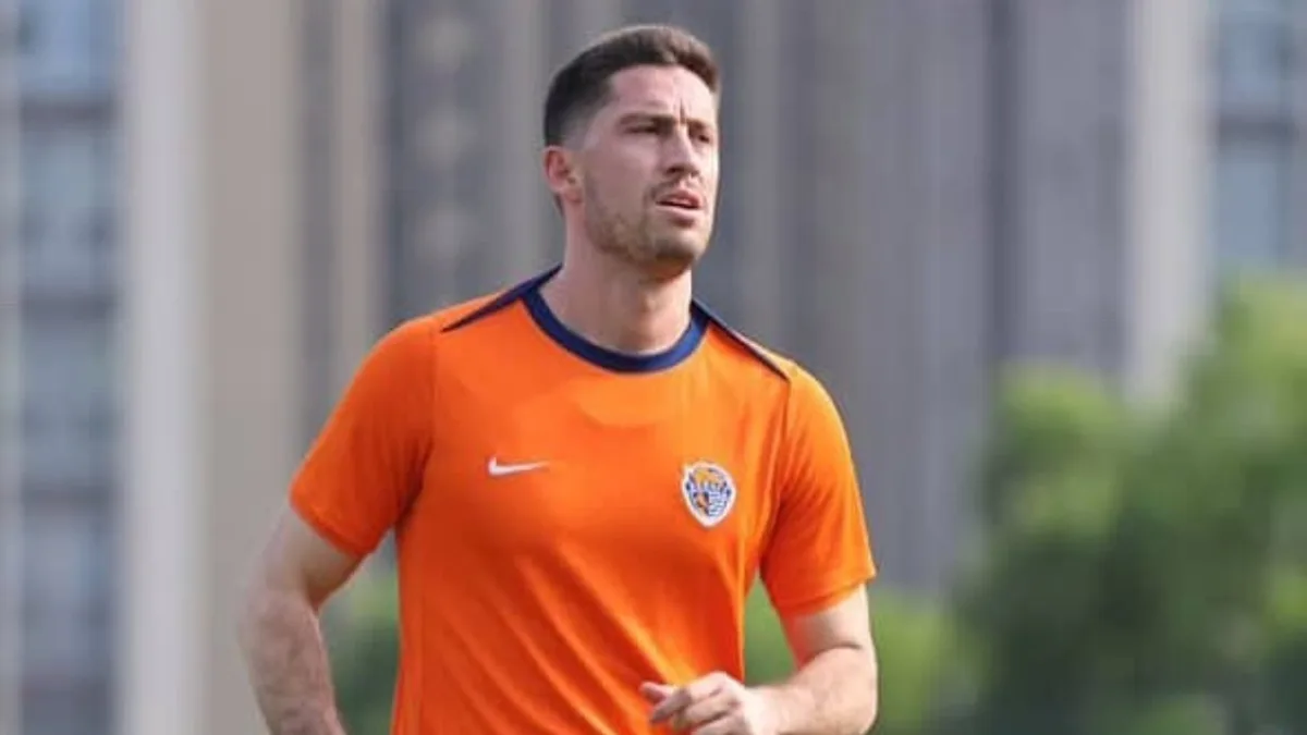 Santiago Ormeño relató la dramática situación que vivió en el fútbol de China: “Fuman tabaco y beben cosas que nunca había visto en mi vida”