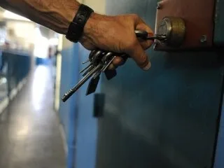 Un enfant de 7 ans poignardé à plusieurs reprises près de Lyon, une femme placée en détention provisoire