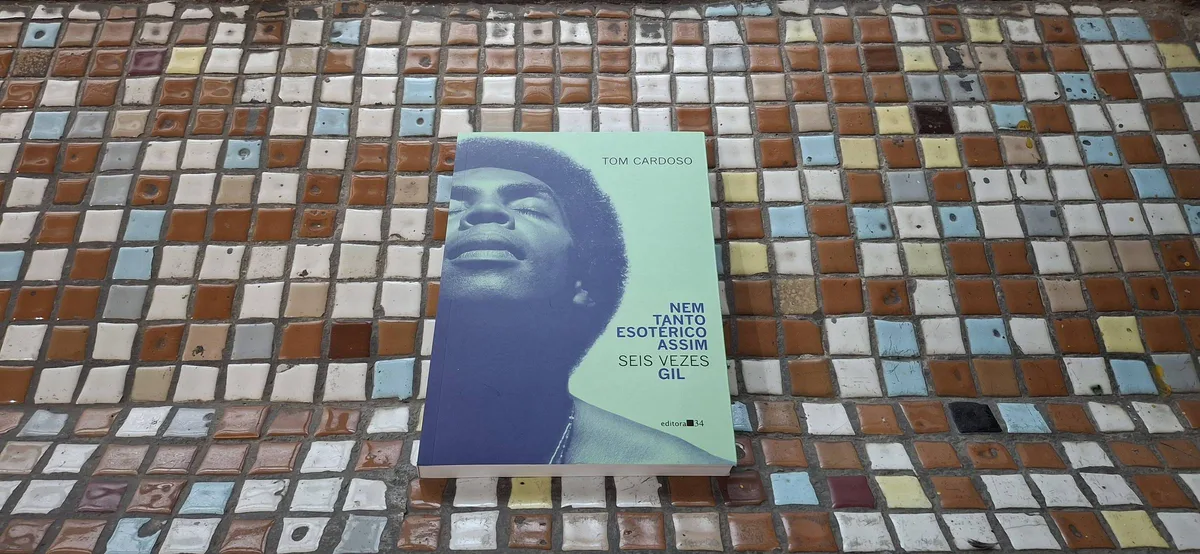 Perfil analítico de Gilberto Gil evita louvor e ilumina ambiguidades