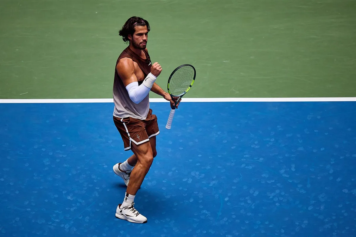 Carlos Alcaraz reacciona a tiempo para meterse en tercera ronda del US Open
