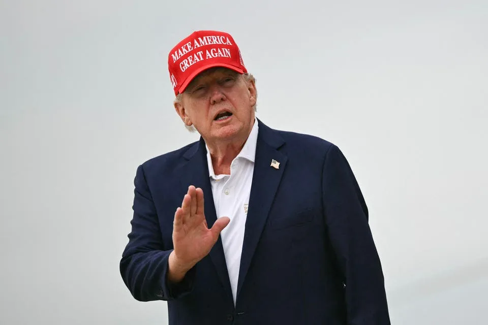 Trump Reportedly Threatens He’ll ‘Bomb The S— Out Of’ Oman If It Disrupts Iran Operations