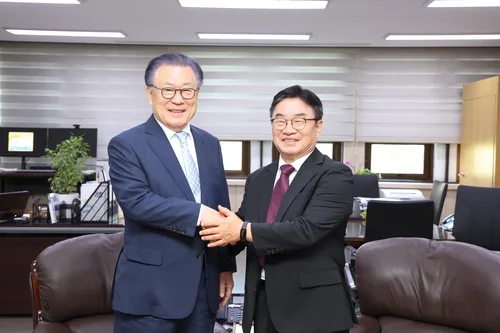 고영진·권순기 전현 경남교육감, 지역교육 발전 위해 머리 맞대