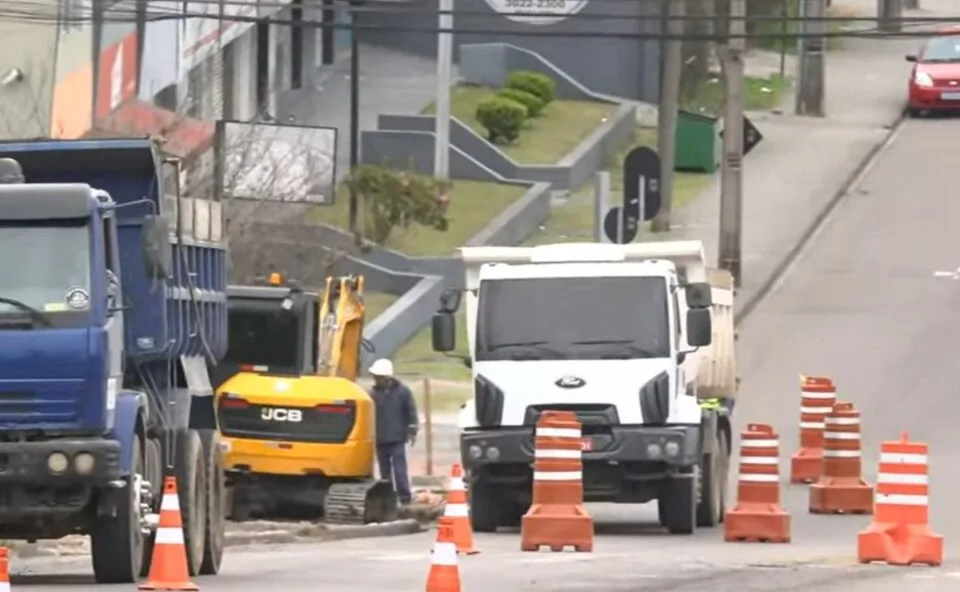 Atenção, motoristas: rua de Curitiba terá bloqueio até 2027 para obras do Novo Inter 2; veja trecho afetado