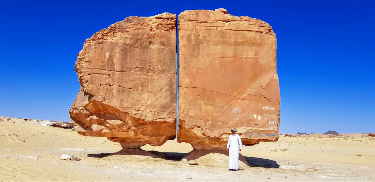 Pedra de Al Naslaa: seu corte é tão perfeito que dizem que ela foi cortada por uma tecnologia laser alienígena