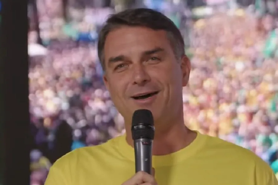 Campeã de arrecadação, campanha de Flávio Bolsonaro vê empresários com medo de doar