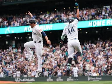 DeGrom retires first 15 batters, Rodríguez hits 3-run homer off bullpen as Mariners beat Texas 4-3