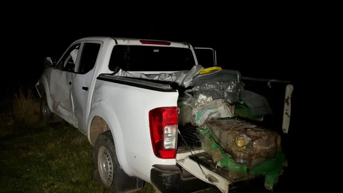 Una avioneta arrojó más de 400 kilos de droga sobre un campo de Uruguay y desató operativo contra una banda narco