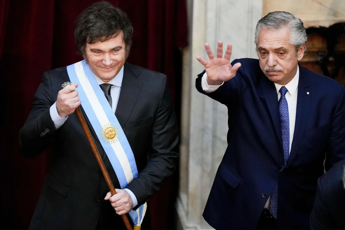 Javier Milei vs. Alberto Fernández: según una encuestadora, ambas gestiones provocan el mismo nivel de rechazo