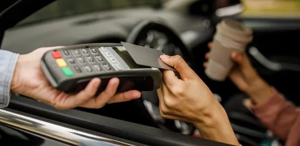 Selic cai para 13,75%: vale a pena tentar renegociar dívidas?