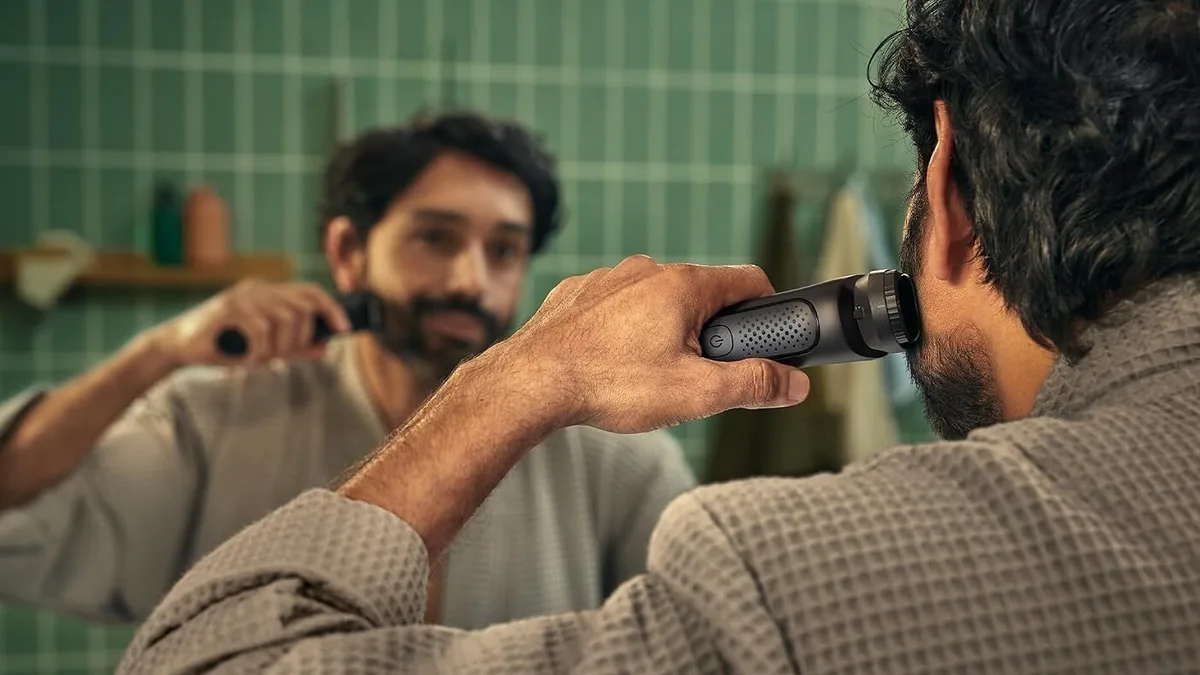 Quer aposentar a gilete? O aparador Philips Multigroom 9 em 1 está por menos de R$140 e serve para o corpo todo!