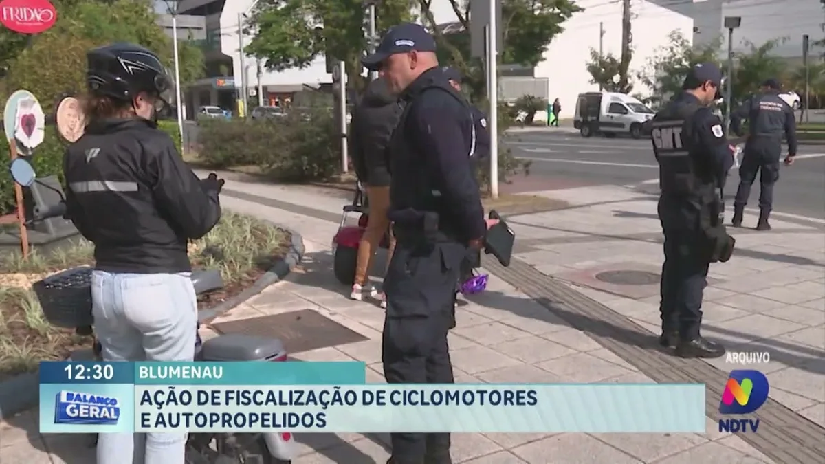 Blumenau: ação de fiscalização de ciclomotores e autopropelidos