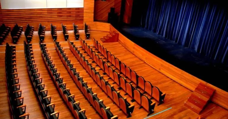"Pura Loucura" e "Cock" em cena no Teatro Maria Matos