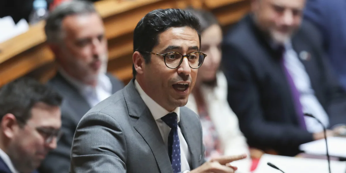 Presidente da câmara de Albufeira, eleito pelo Chega, acusado de discriminação e incitamento ao ódio