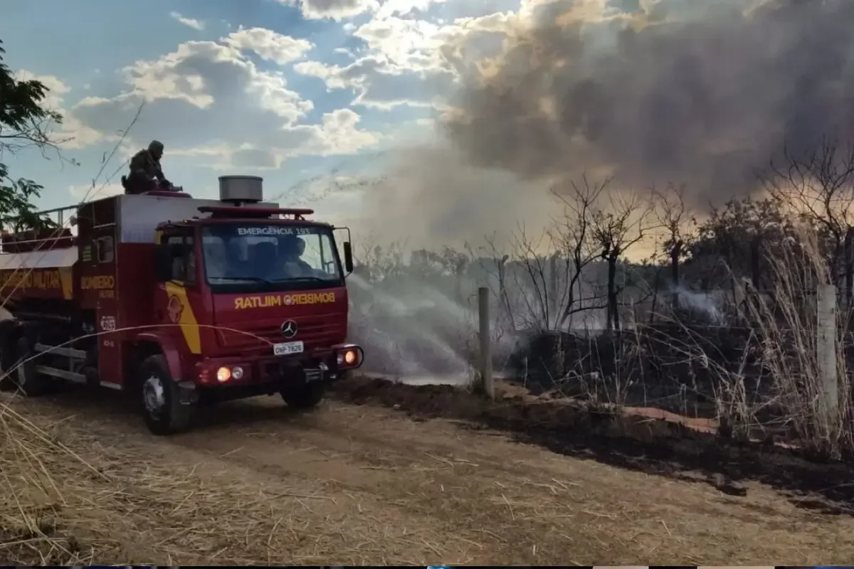 Policiais chegam ao Parque Terra Ronca para investigar incêndio que dura cinco dias