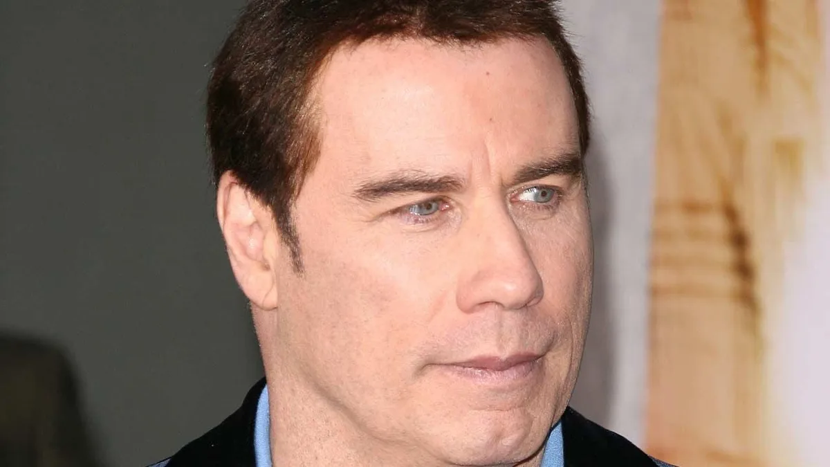 "La scène la plus difficile à accepter" : il y a 33 ans, John Travolta était très réticent à tourner cette séquence culte de son meilleur film noté 4,5 sur 5