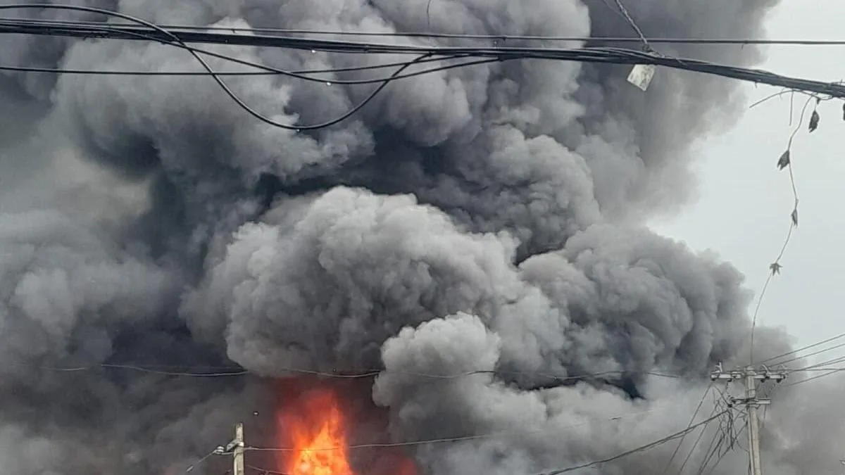 Major fire engulfs godown at Angamaly