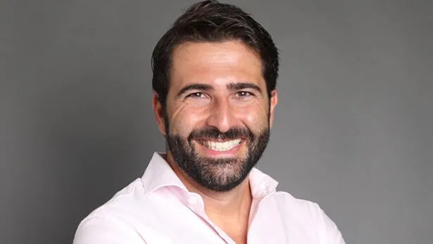 Javier de Haro, psicólogo: "Los niños que hacen deberes con inteligencia artificial aprenden menos por falta de esfuerzo"