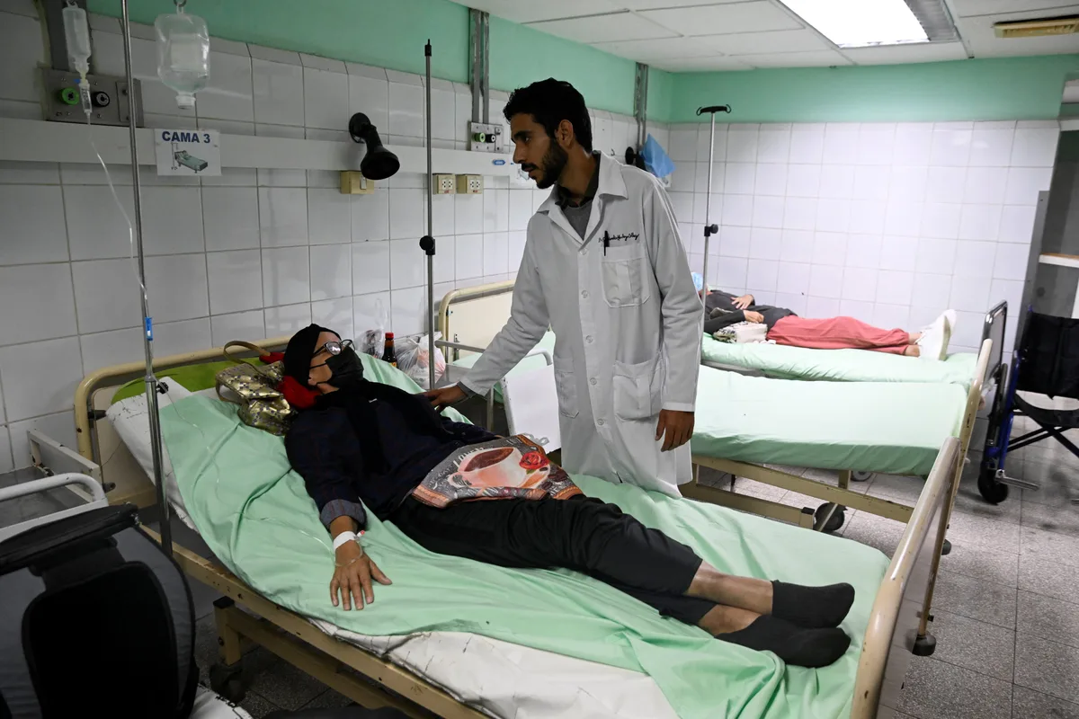 El deterioro de hospitales y escuelas impulsa el debate por un sistema público y privado en Cuba