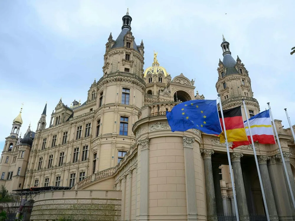 Landtagswahl in Mecklenburg-Vorpommern 2026: AfD laut Hochrechnung leicht vor der SPD
