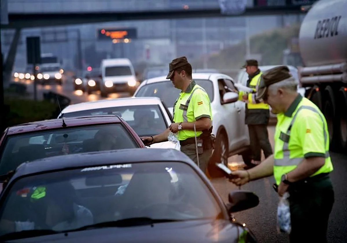 Vuelco en las condenas de tráfico en Galicia: conducir sin permiso desbanca al alcohol y las drogas