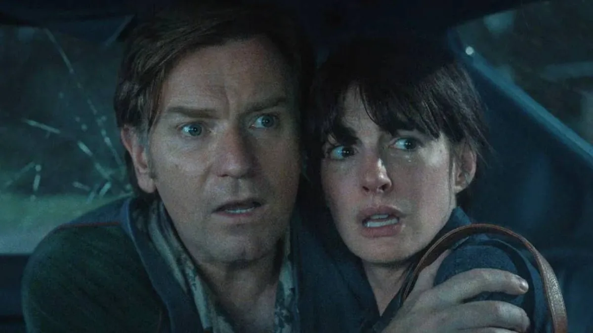 La fin d’Oak Street est-il un bon film ? Que pensent les spectateurs de ce thriller de science-fiction porté par Ewan McGregor et Anne Hathaway ?