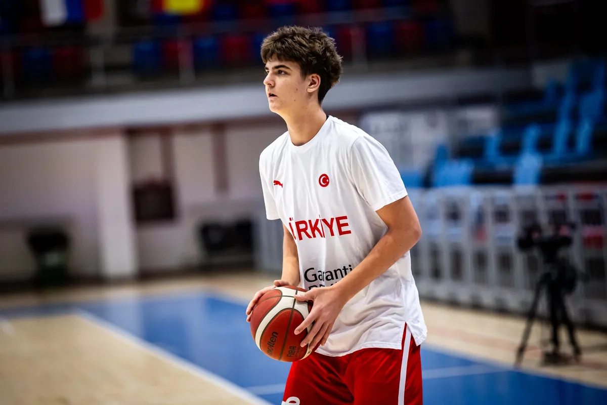 El Barça se hace con el hijo de Mehmet Okur