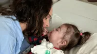 Após 2 semanas de internação, filhos de Cazarré visitam irmã no hospital