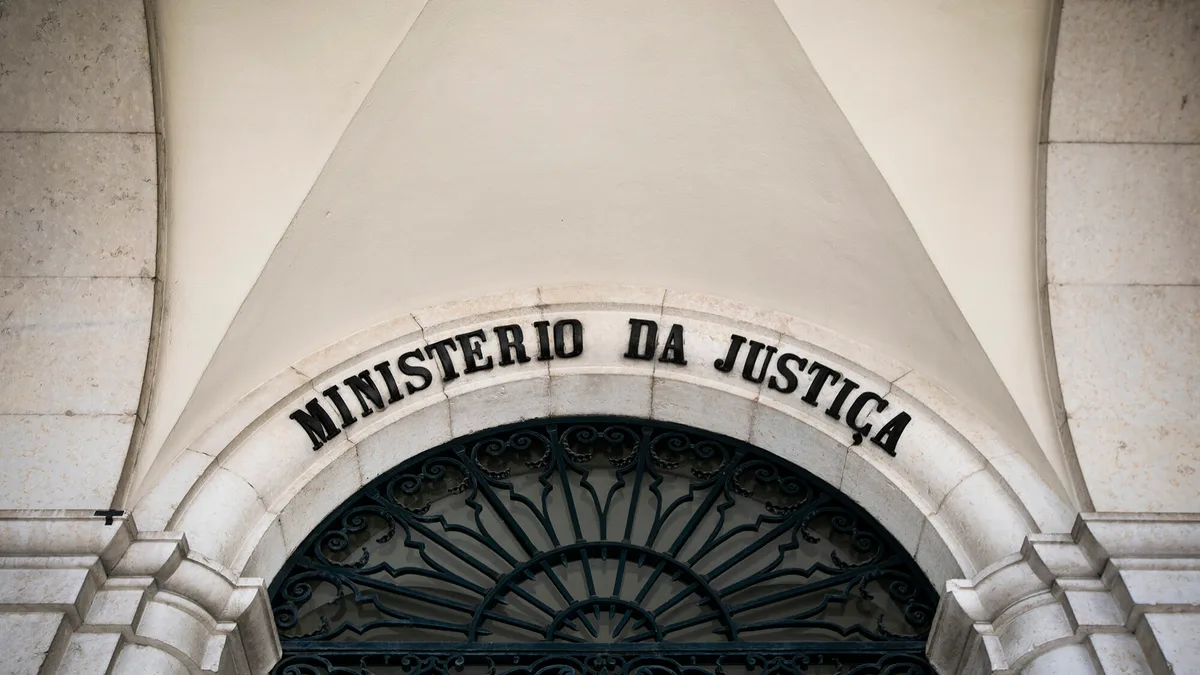 Governo revê duas carreiras da Função Pública e dá aumentos salariais de até 289 euros