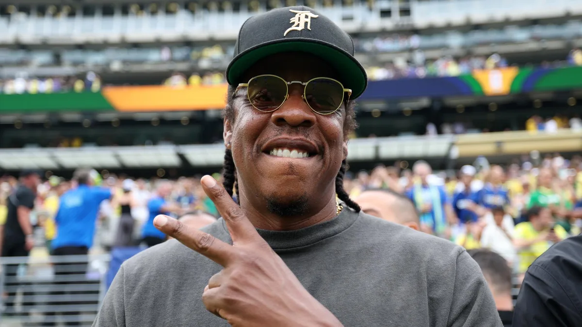 Ce n’est ni Beyoncé ni Rihanna que Jay-Z a fait monter sur scène pour son concert à Paris