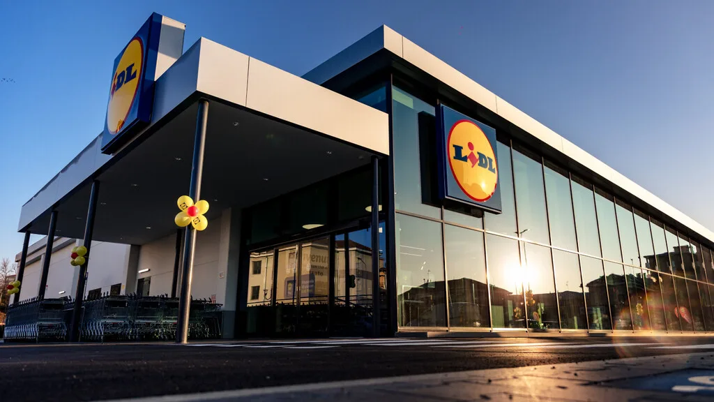 Lidl tiene un molinillo de café eléctrico con diseño retro y colores en tono pastel por solo 10 euros
