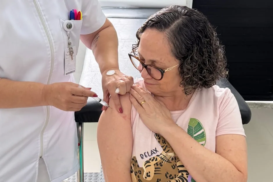 Prefeitura de São José inicia vacinação com Pneumo 20 para idosos 85+