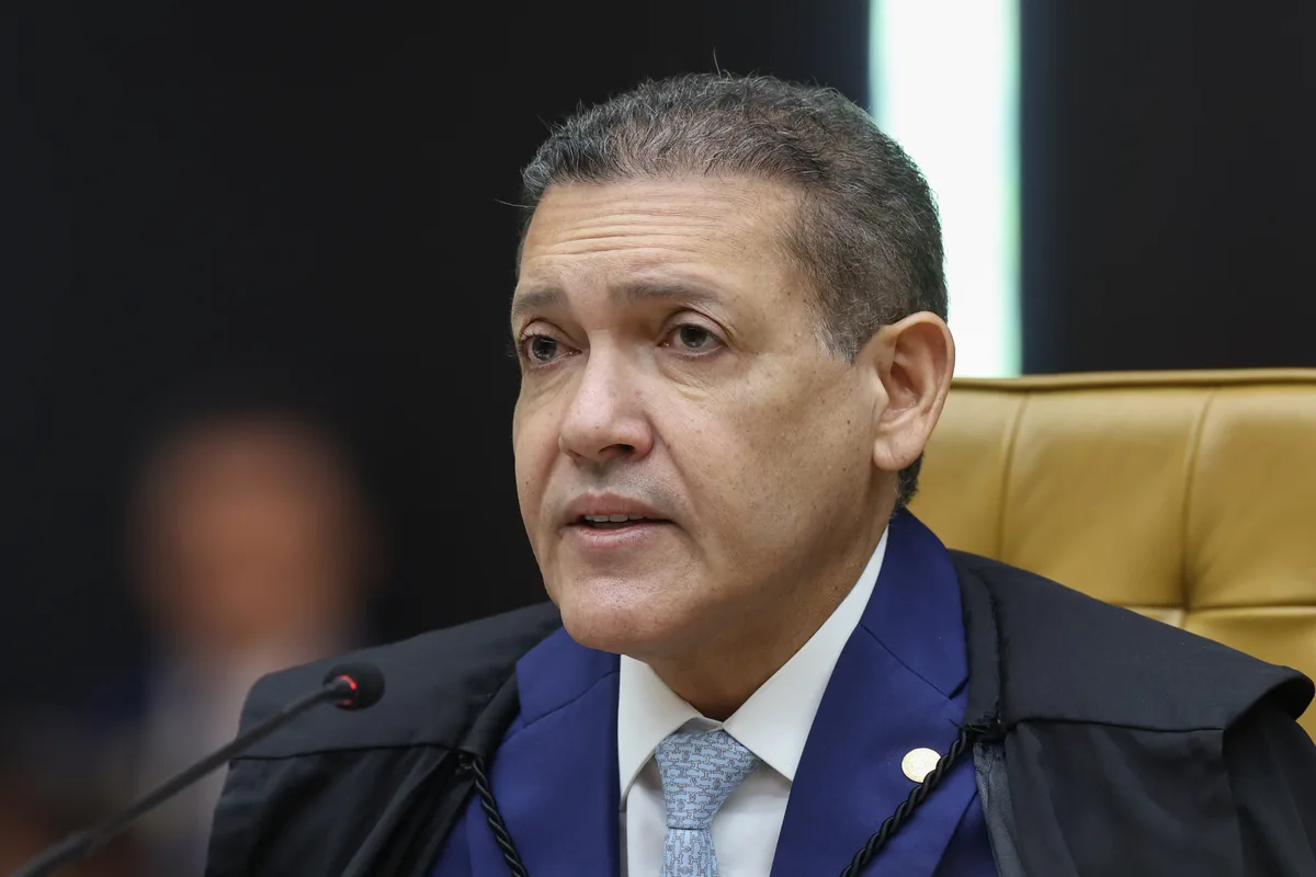 Alessandro Vieira pede impeachment de Nunes Marques