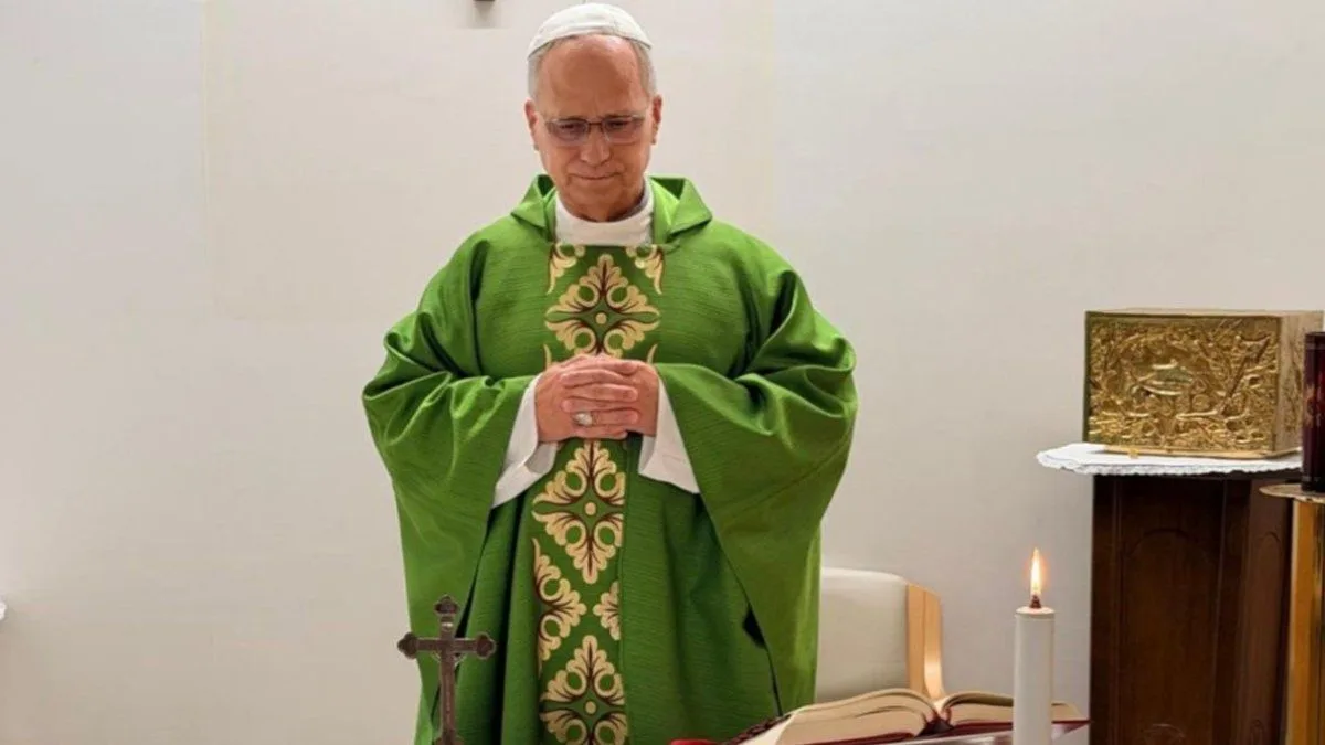 El Vaticano difundió la primera imagen de León XIV luego de su operación por un cáncer de pulmón