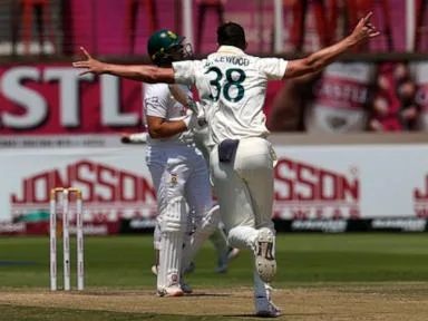 Australia strikes twice as South Africa clings on in tense last-day chase in Kingsmead test