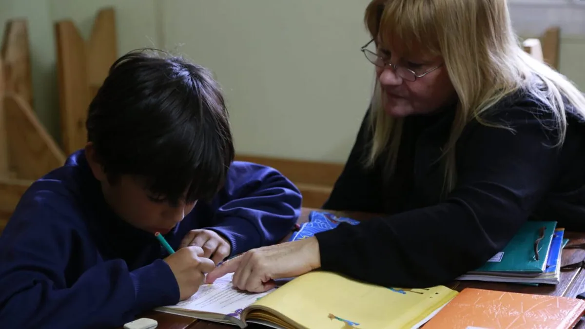 Empezaron repartiendo alimentos y ropa y hoy sostienen 67 programas solidarios: la historia de Manos Abiertas
