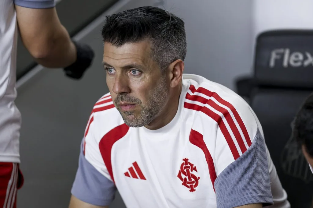 Inter define alvos para substituir Pezzolano