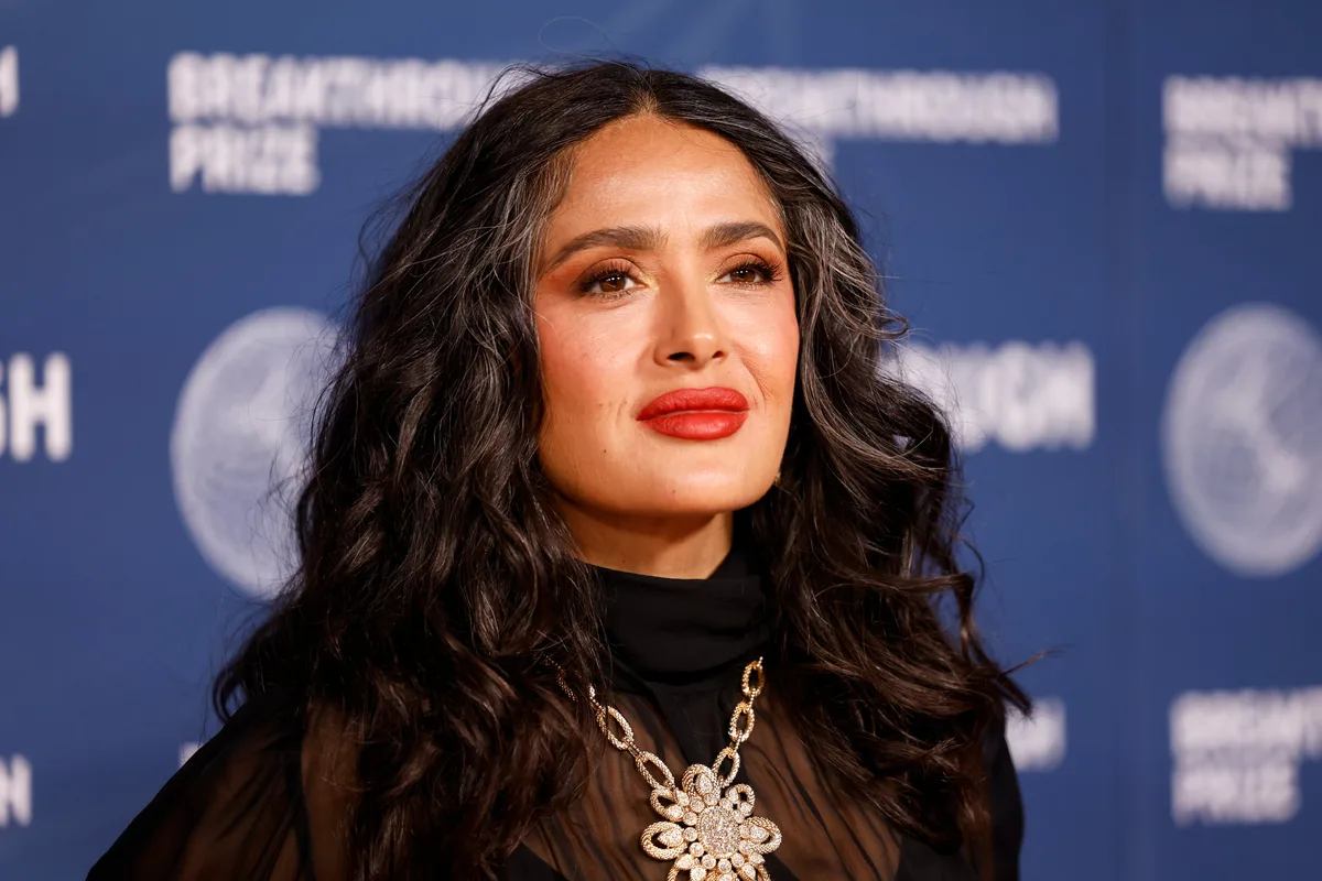 Salma Hayek cumple 60 años y ya prepara su gran debut como directora: una épica y romántica aventura con Cara Delevingne como protagonista