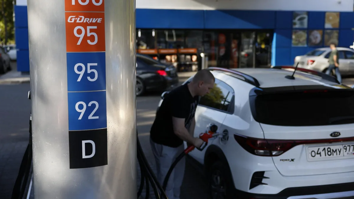 La levée des sanctions sur le diesel donne à la Russie « les moyens de faire la guerre », estime l’UE