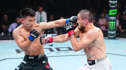 Махачев поддержал Умара Нурмагомедова после поражения на турнире UFC