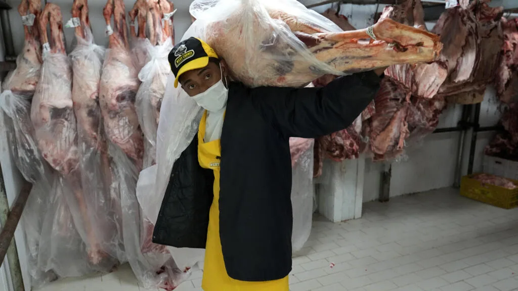 Brasil está fora da lista de fornecedores de carne da UE, mas setor aposta em reversão rápida do embargo