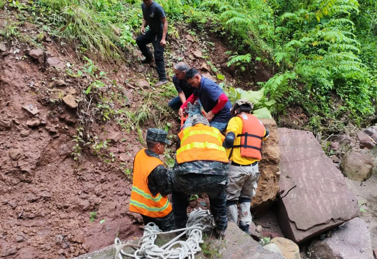 Honduras: Confirman la muerte de tres miembros de una familia tras ser arrastrados por una quebrada en Comayagua