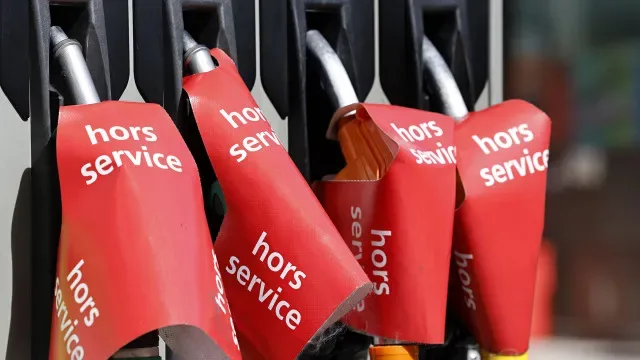 França garante que combustível russo não chegará às suas bombas