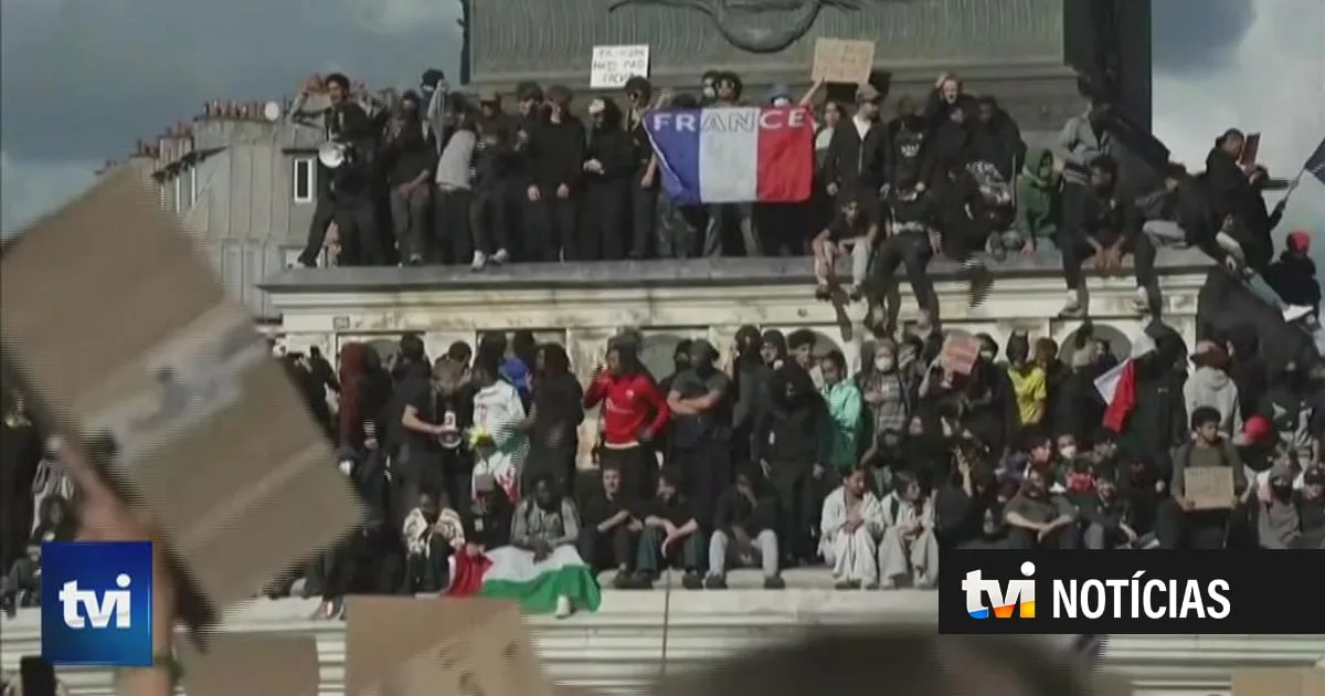 "Macron, estás lixado". Manifestantes recorrem à destruição porque, "de forma pacífica, não se consegue ser ouvido"