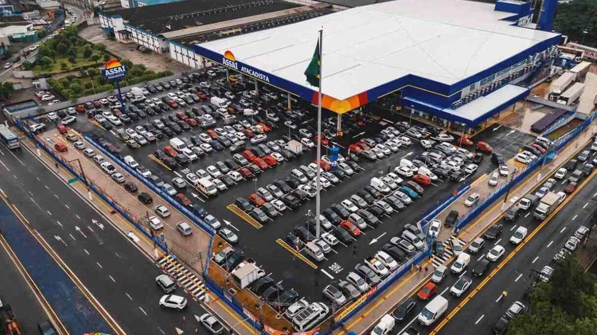 Gigante dos supermercados investe R$ 80 milhões na compra de 18 postos de gasolina e planeja superar 100 unidades no país
