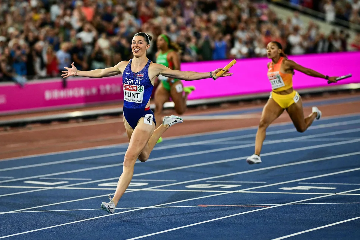 Bronce del relevo mixto 4x100 y Arce en el 3.000 y las chicas del 4x400 se quedan al borde de la medalla