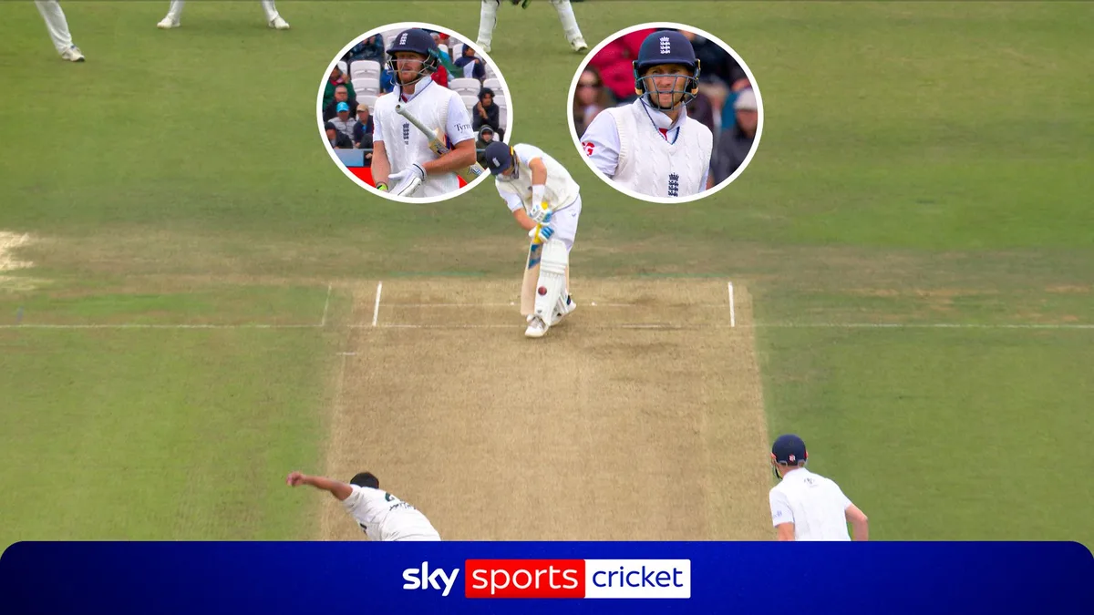 Cox & Root fall in quick succession at Headingley!