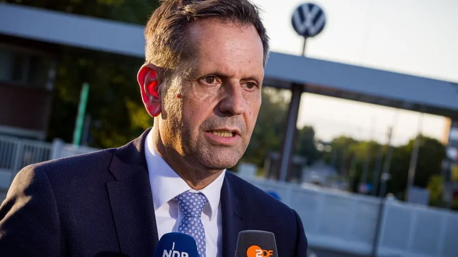 Niedersachsen: Ministerpräsident kritisiert VW‑Vorstand – „Größe von VW ist Stärke“
